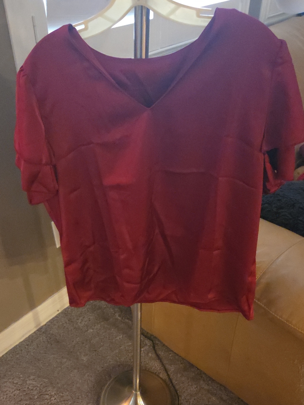 Amazon Essentials Women's Burgundy Satin V-Neck Blouse XL Runs Small Never Worn